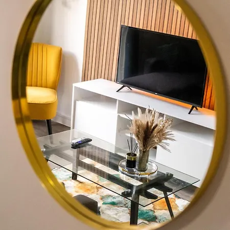 Centre Emerald Escape - Sleeps-6, 2beds & 2baths , Netflix , Free Internet