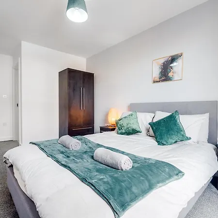 Centre Emerald Escape - Sleeps-6, 2beds & 2baths , Netflix , Free Internet