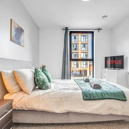 Apartment Centre Emerald Escape - Sleeps-6, 2beds & 2baths , Netflix , Free Internet