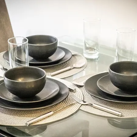 Centre Emerald Escape - Sleeps-6, 2beds & 2baths , Netflix , Free Internet Apartment